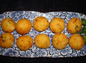 Una foto de Papas duquesas con jamón serrano y queso mozzarella