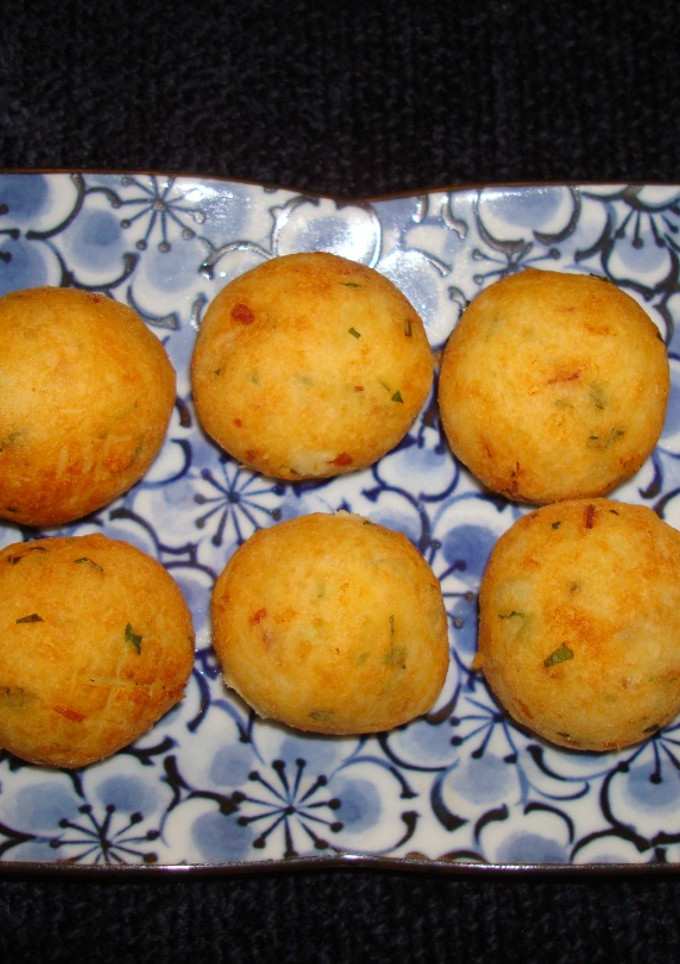 Una foto de Papas duquesas con jamón serrano y queso mozzarella