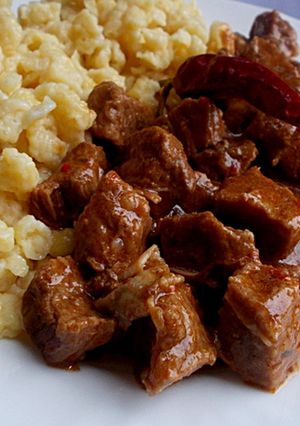 Vörösboros marhapörkölt recept fotója