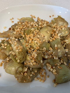 Una foto de Entrante rápido de alcachofas Teriyaki con almendras
