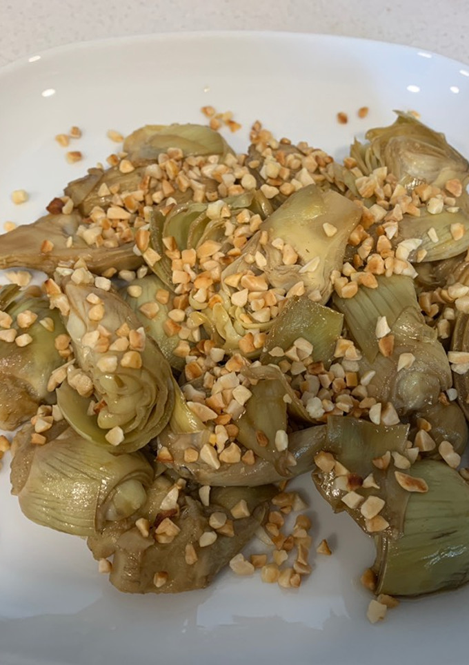 Una foto de Entrante rápido de alcachofas Teriyaki con almendras