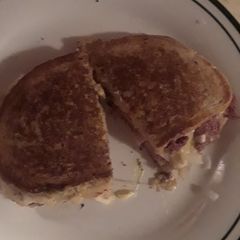 A picture of Hot Braunschweiger and Cheese.