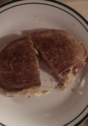 A picture of Hot Braunschweiger and Cheese.