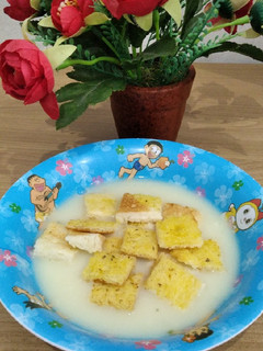 Foto resep Simple cream soup with garlic bread