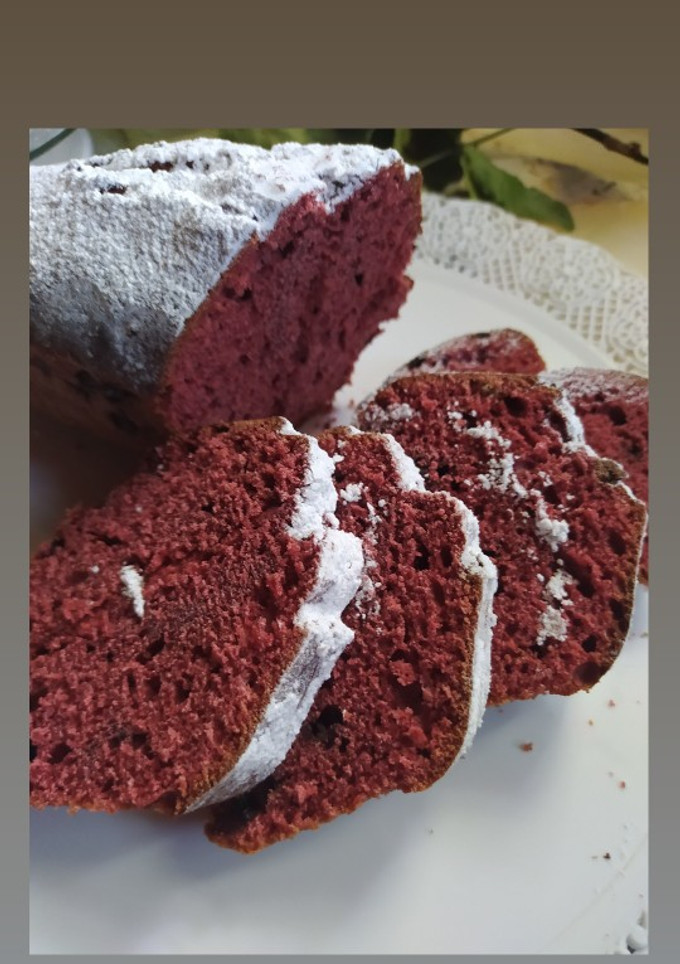 Una foto de Budín Red Velvet con chips de chocolate