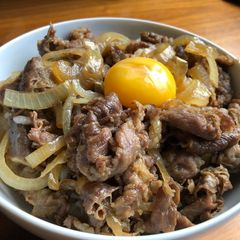 A picture of Gyudon: Japanese beef bowl.
