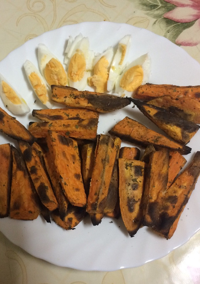 Una foto de Batata al horno con huevo duro