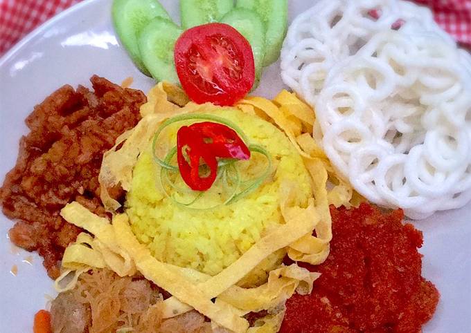 Nasi Kuning Komplit