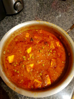 Indiai, tejsajt zöldborsó curry (Matter Paneer) recept fotója