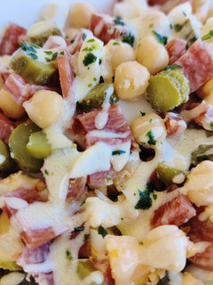 Una foto de Ensalada de garbanzos con longaniza de Payés