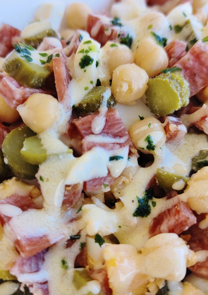 Una foto de Ensalada de garbanzos con longaniza de Payés