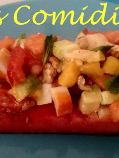 Una foto de Ensalada de sandía, aguacate, mango y papaya