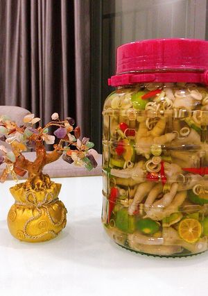 Hình của món Chân Gà Ngâm Sả Tắc.