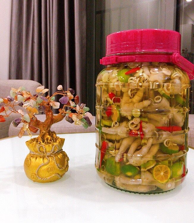 Hình của món Chân Gà Ngâm Sả Tắc.