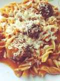 Pasta con albóndigas