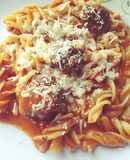 Pasta con albóndigas