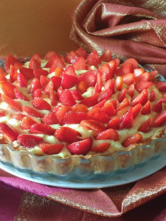 Foto di Crostata di farro con fragole senza uova e latte