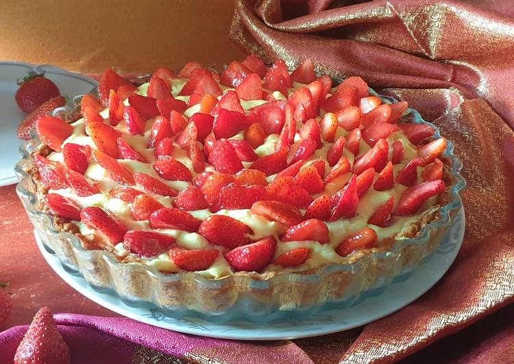 Crostata di farro con fragole senza uova e latte