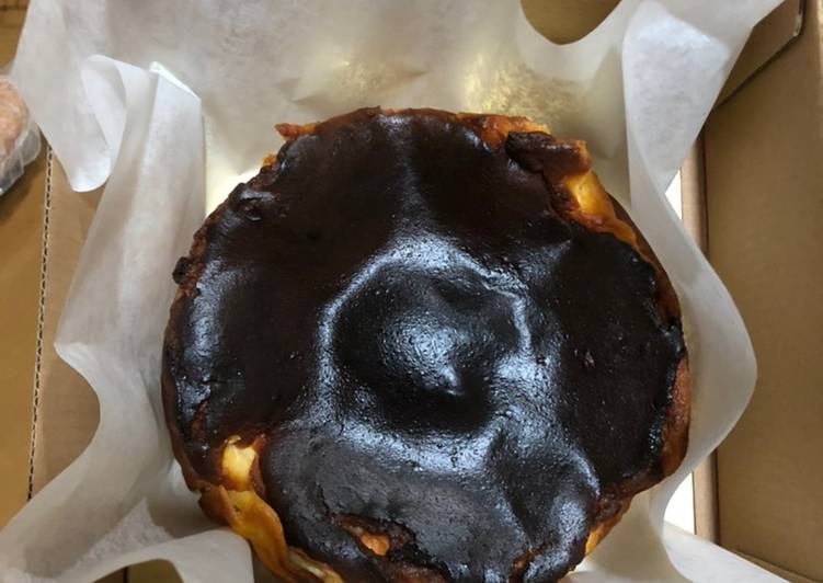 Resep Basque burnt cheesecake yang Enak Banget