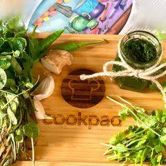 Green chutney A picture of Green chutney.