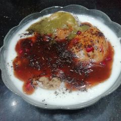 A picture of Dahi Bhalla Chaat.