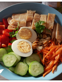 Hình của món Salad Nui với Ức gà Sốt sữa chua 🥗.
