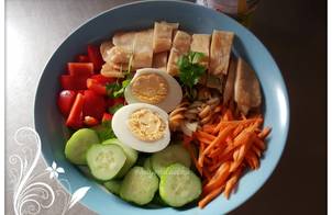 Salad Nui với Ức gà Sốt sữa chua ?