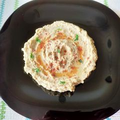 A picture of Hummus.