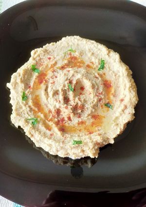 A picture of Hummus.