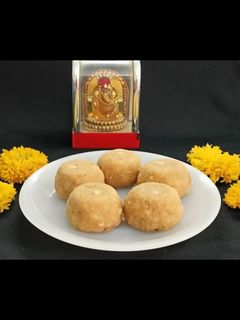 ચુરમાના લાડુ (Churma Ladoo Recipe In Gujarati) રેસીપી મુખ્ય ફોટો