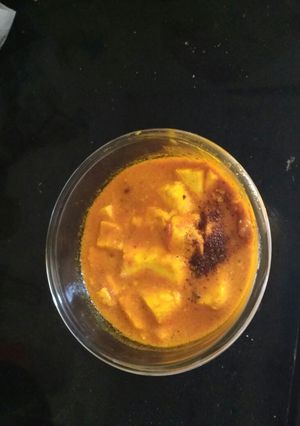 A picture of Tomato paneer.