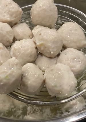 A picture of Black Pepper Chicken Breast Meatballs.