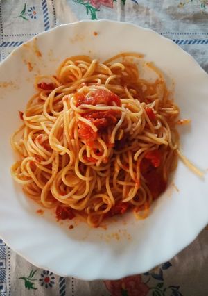 Foto di Spaghetti aglio, olio, peperoncino e pomodoro