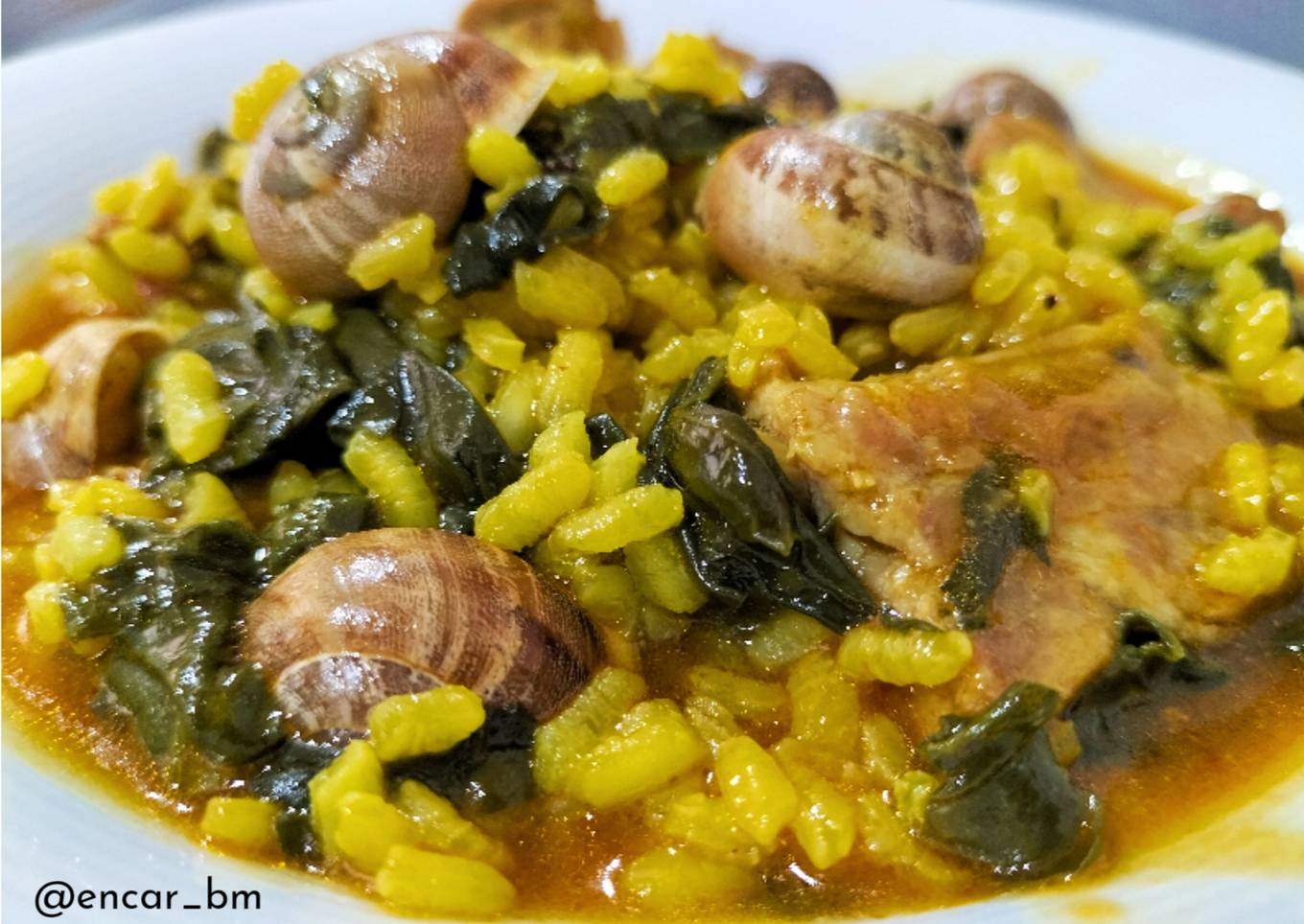 Arroz con costillas, acelgas y caracoles