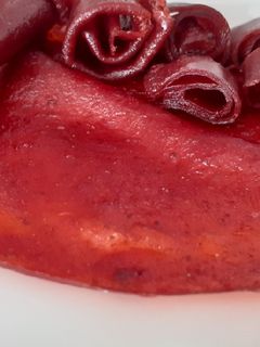 عکسی از دستور لواشک آلو سیاه شیرین و آلو جنگلی ترش و اسکمو