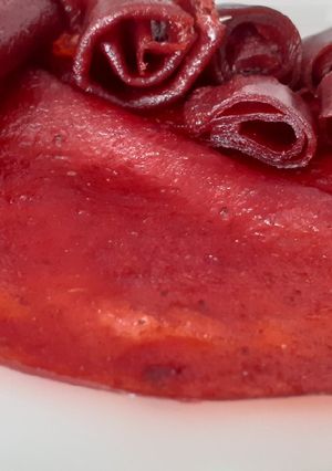عکسی از دستور لواشک آلو سیاه شیرین و آلو جنگلی ترش و اسکمو