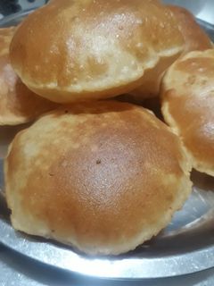 आटे की खस्ता पूरी(aate ki khasta poori recipe in hindi) रेसिपी मुख्य फोटो