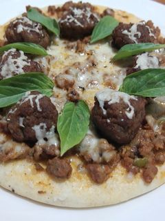 Una foto de Pizza de carne molida