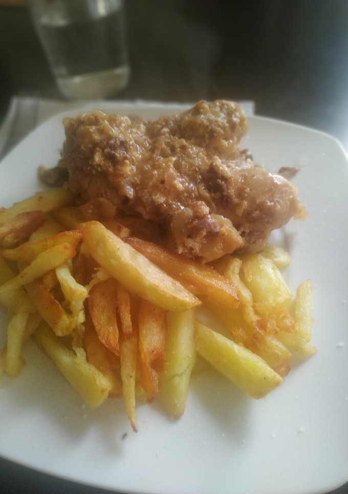 Una foto de Pollo en salsa de almendras