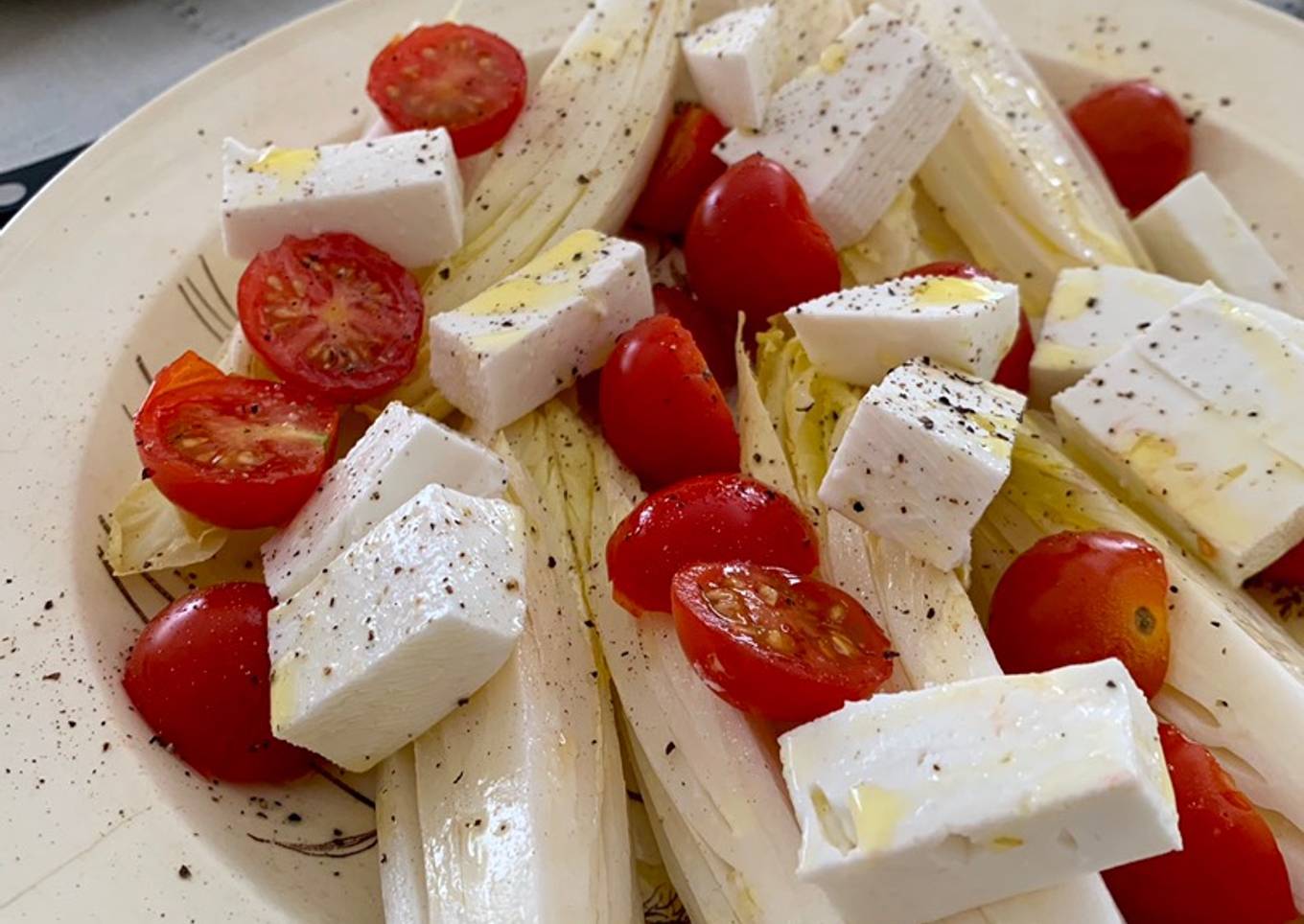 Ensalada de endivias y queso fresco de Cabra