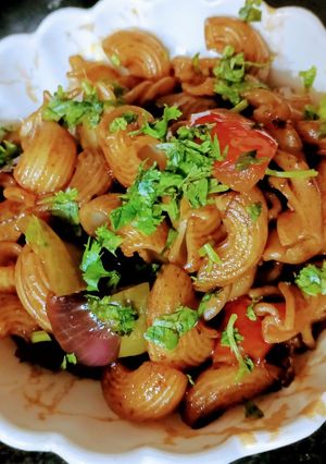 A picture of Macaroni.