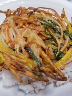 รูปของ ข้าวหน้าผักทอด (かき揚げ丼)