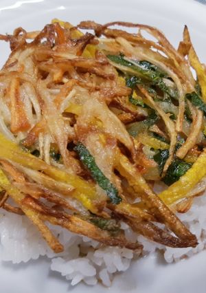 รูปของ ข้าวหน้าผักทอด (かき揚げ丼)