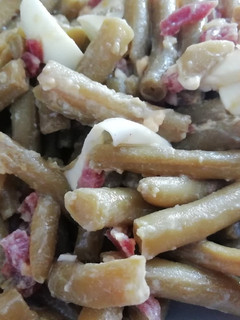 Una foto de Judías verdes con huevo duro y jamón