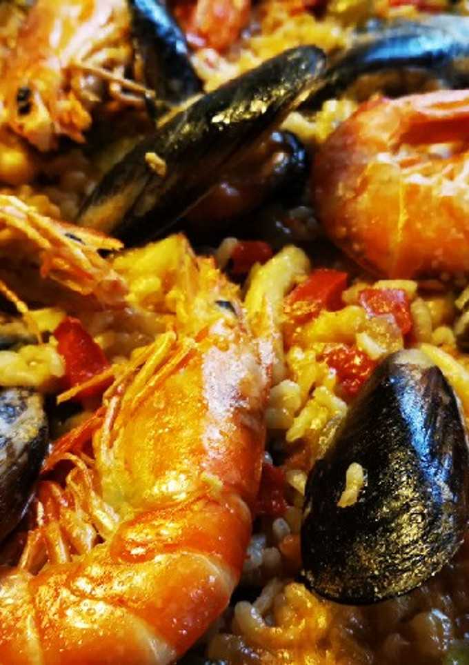 Una foto de Paella marinera
