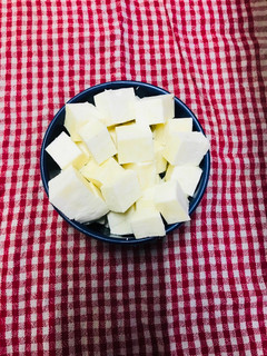 હોમ મેડ પનીર(Home made paneer Recipe in Gujarati) રેસીપી મુખ્ય ફોટો