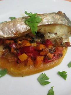 Una foto de Pescado sobre disco de calabaza