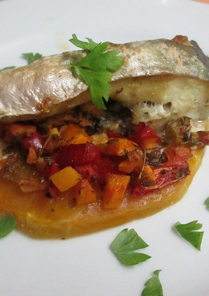 Una foto de Pescado sobre disco de calabaza