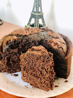 Una foto de Bizcochuelo de chocolate 🍫 fácil y esponjoso!