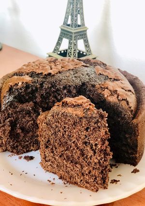 Una foto de Bizcochuelo de chocolate 🍫 fácil y esponjoso!